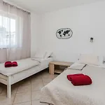 Jagunic By Interhome Vir